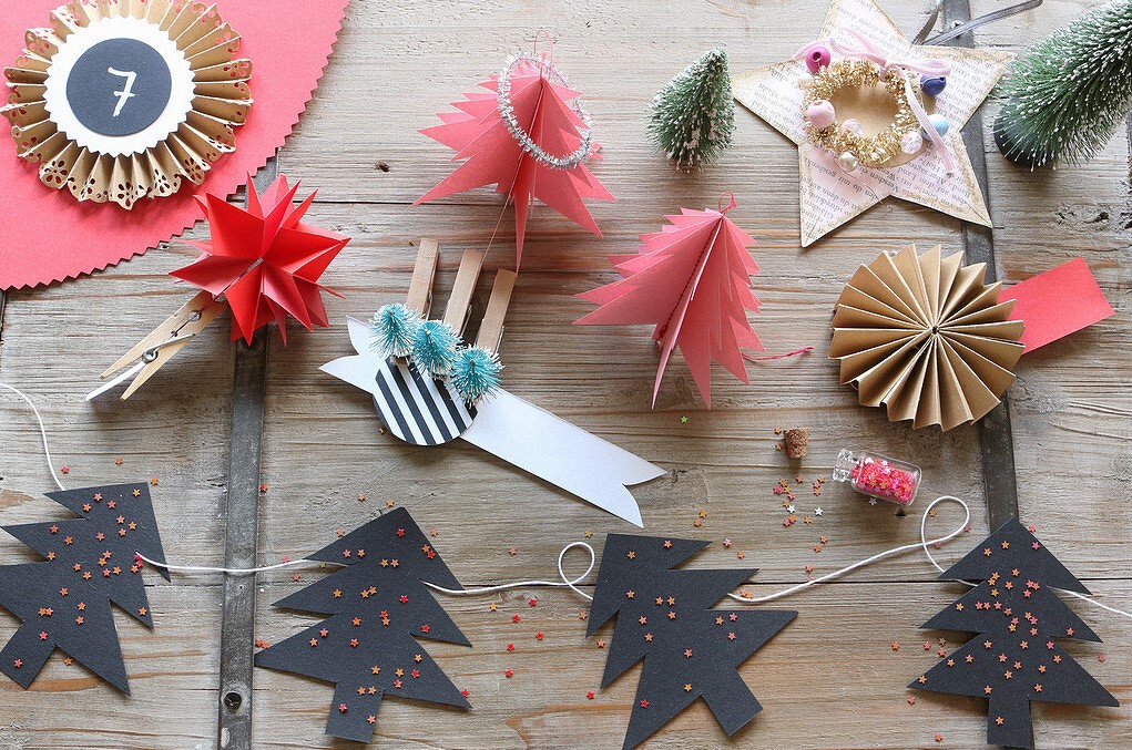 DIY Christmas Craft Paper Centerpieces