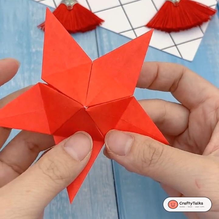 Step 5: Pinching each of the five outer edges gently inward with fingernails to puff into a 3D star