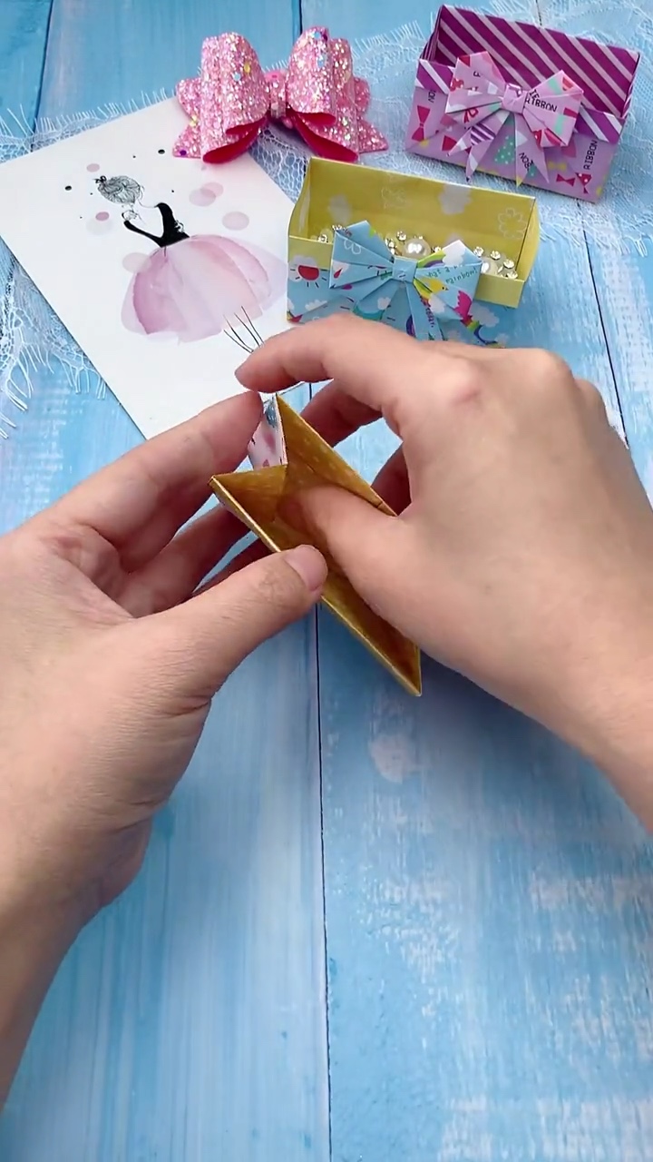 Step 4 Popping Open the Interior Gussets to Form 3D Rectangular Basket